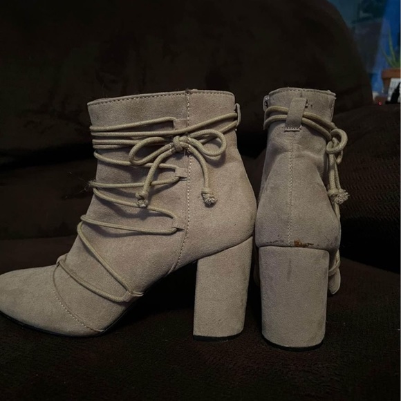 High Heel Boots only worn once, wrong size - Picture 2 of 5